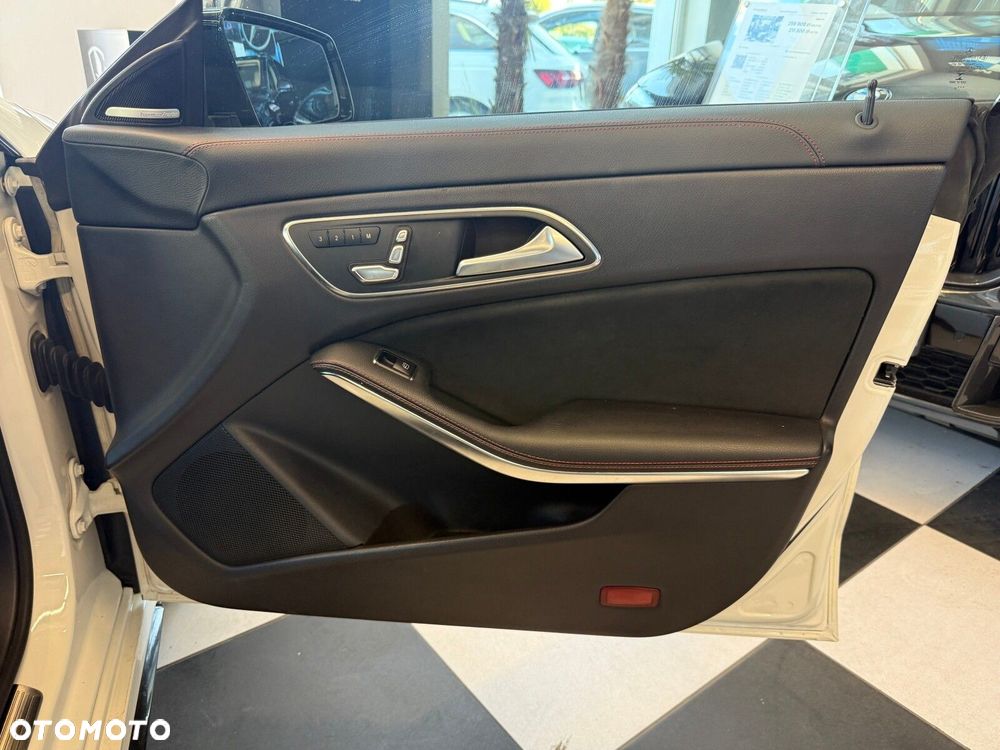 Mercedes-Benz CLA - 16
