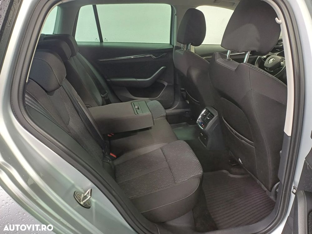 Skoda Octavia 2.0 TDI DSG Style - 37