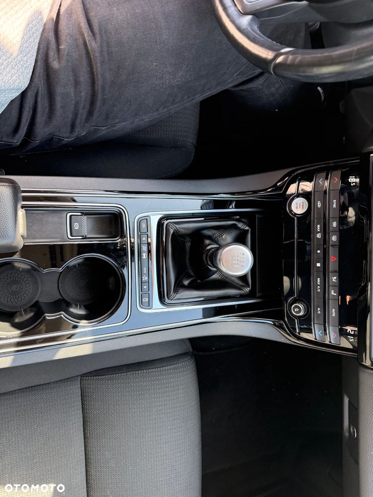 Jaguar XE 2.0 D Pure - 27