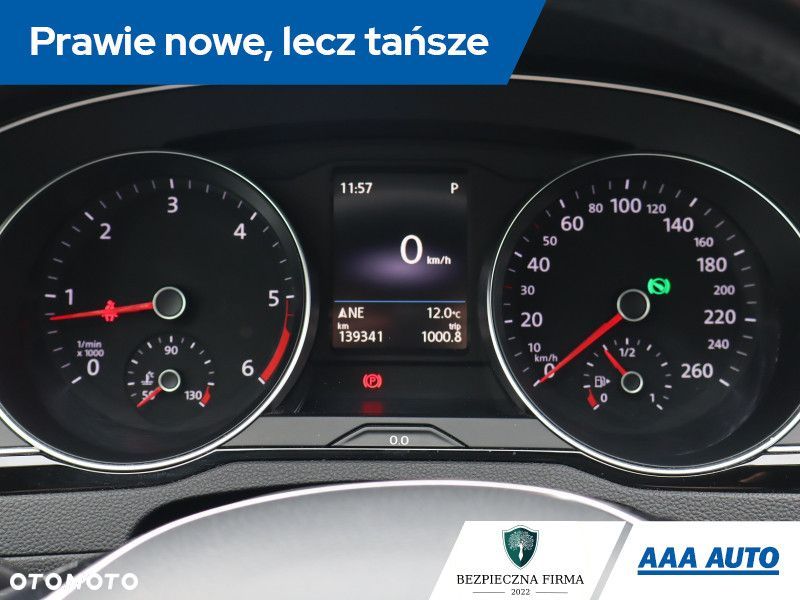 Volkswagen Passat - 12