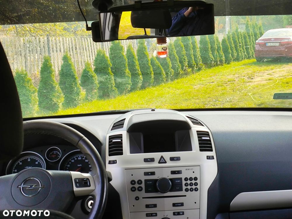 Opel Zafira - 8