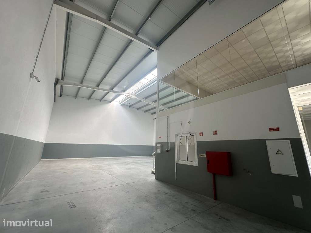 Armazém como Novo com 380m2 na Póvoa de Varzim - Grande imagem: 2/16