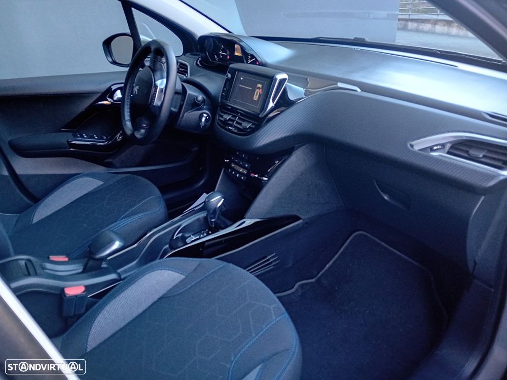 Peugeot 2008 PureTech 130 Stop&Start EAT6 Signature - 11