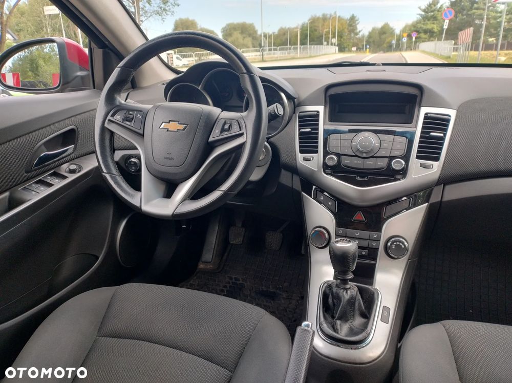 Chevrolet Cruze 1.6 LT - 24