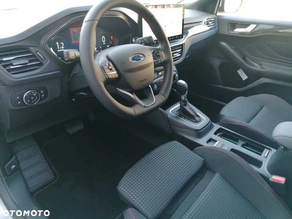 Ford Focus 1.0 EcoBoost mHEV ST-Line X - 25