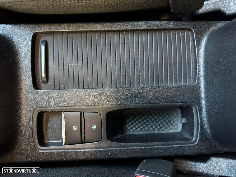 Ford Focus 1.0 EcoBoost MHEV ST-Line - 30