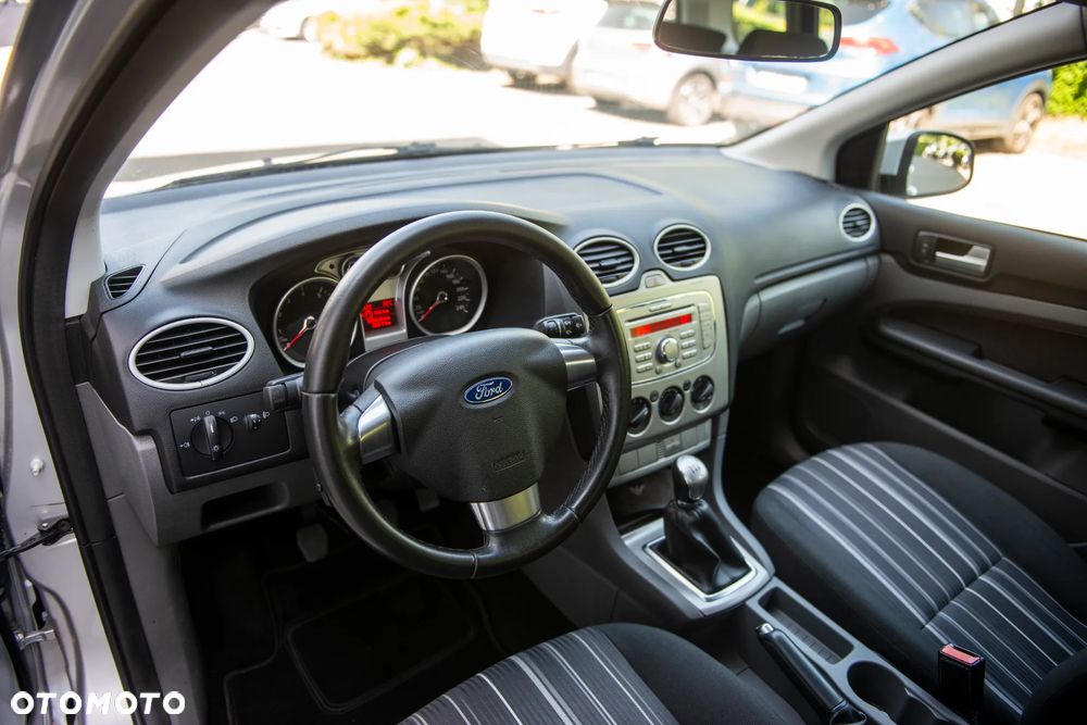 Ford Focus 1.6 16V Style - 18