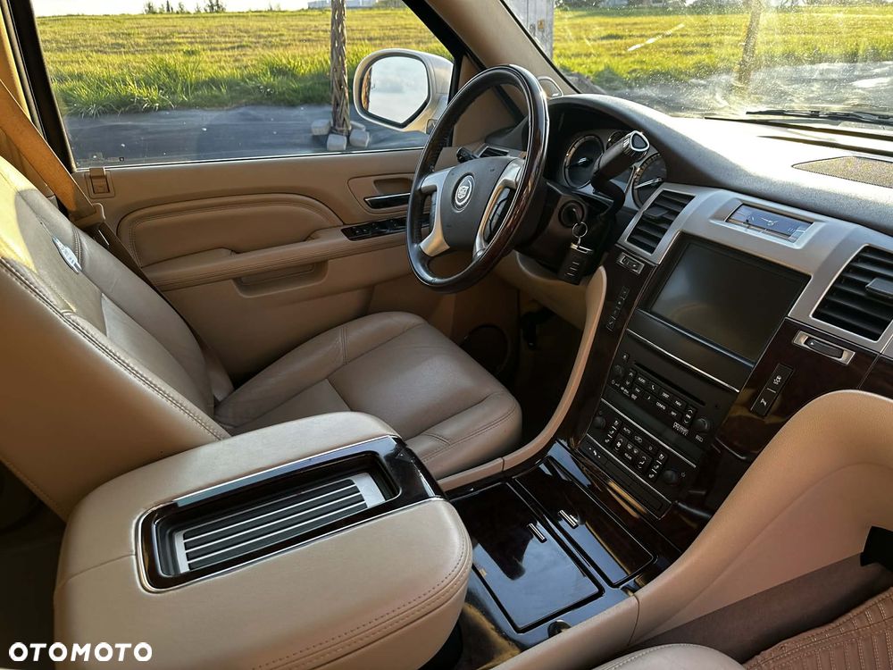 Cadillac Escalade - 14