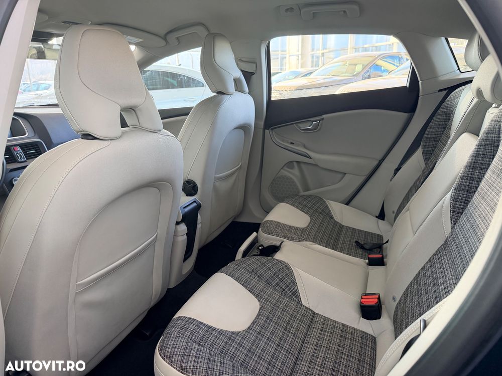 Volvo V40 D3 Geartronic Momentum - 34