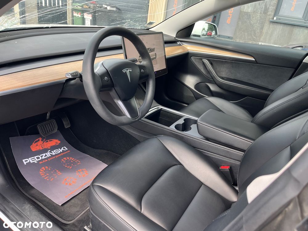 Tesla Model 3 - 10
