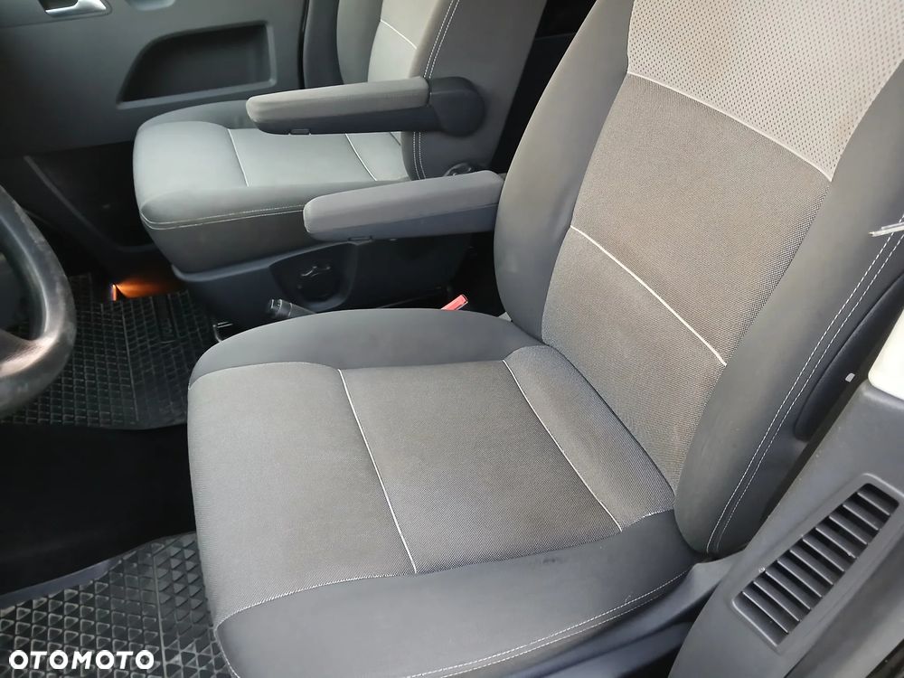 Volkswagen Multivan - 11