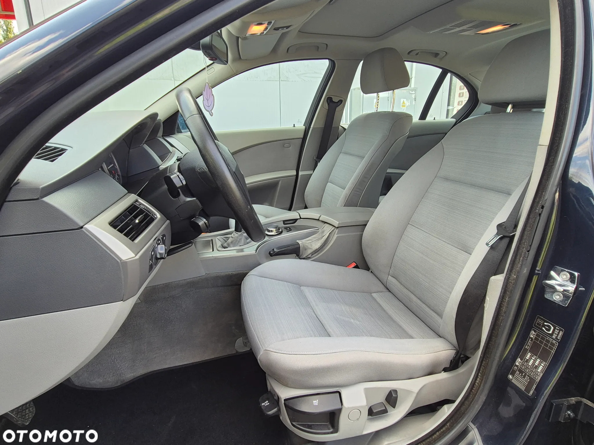 BMW Seria 5 520d - 24
