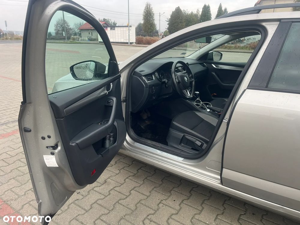 Skoda Octavia 1.4 TSI Joy DSG - 9
