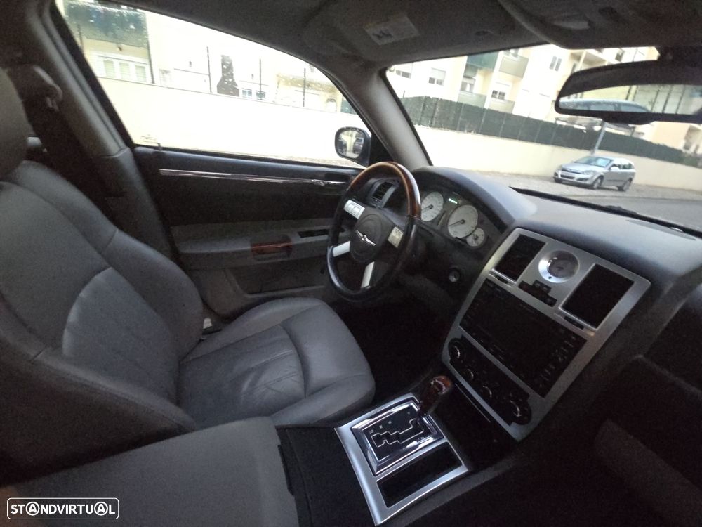 Chrysler 300 C Touring 3.0 CRD - 17