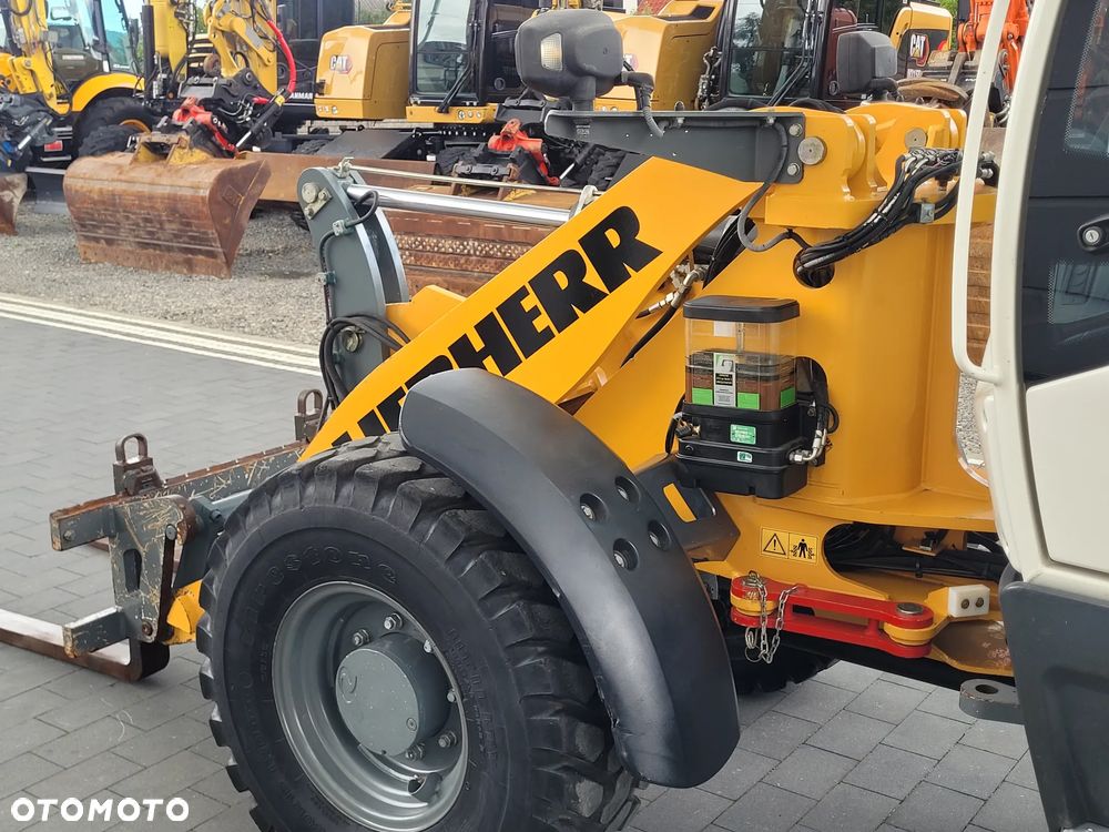 Liebherr L 506 C / widły + łyżka otwierana / centralne smarowanie / - 11
