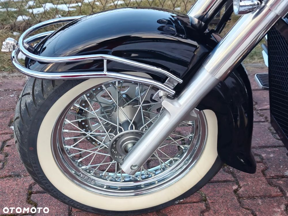 Suzuki Intruder - 28