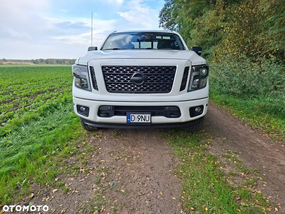 Nissan Titan 2018 photo 2