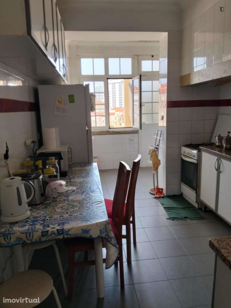 Quarto - localizado em Roma-Areeiro Lisbon - Grande imagem: 5/6