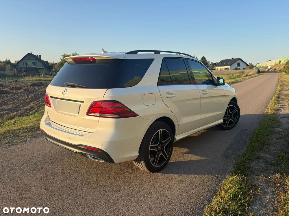 Mercedes-Benz GLE 350 d 4Matic 9G-TRONIC AMG Line - 2