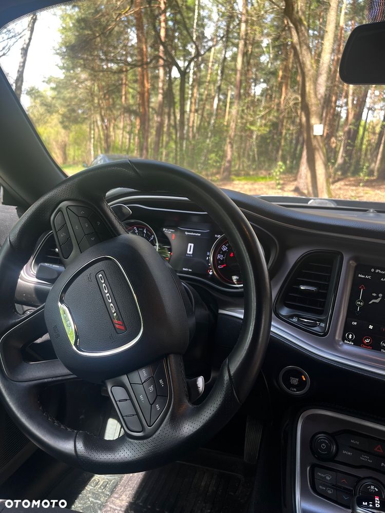 Dodge Challenger - 15