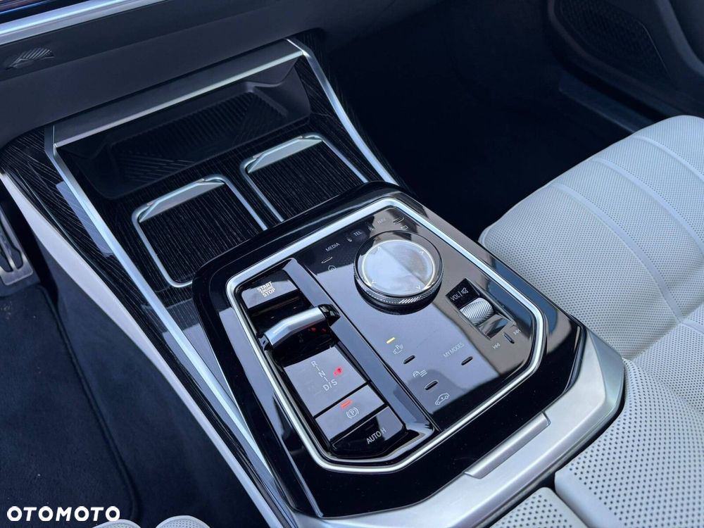 BMW Seria 7 - 32