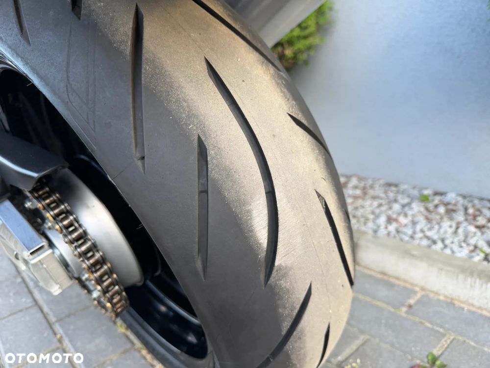 Suzuki GSX-R - 25