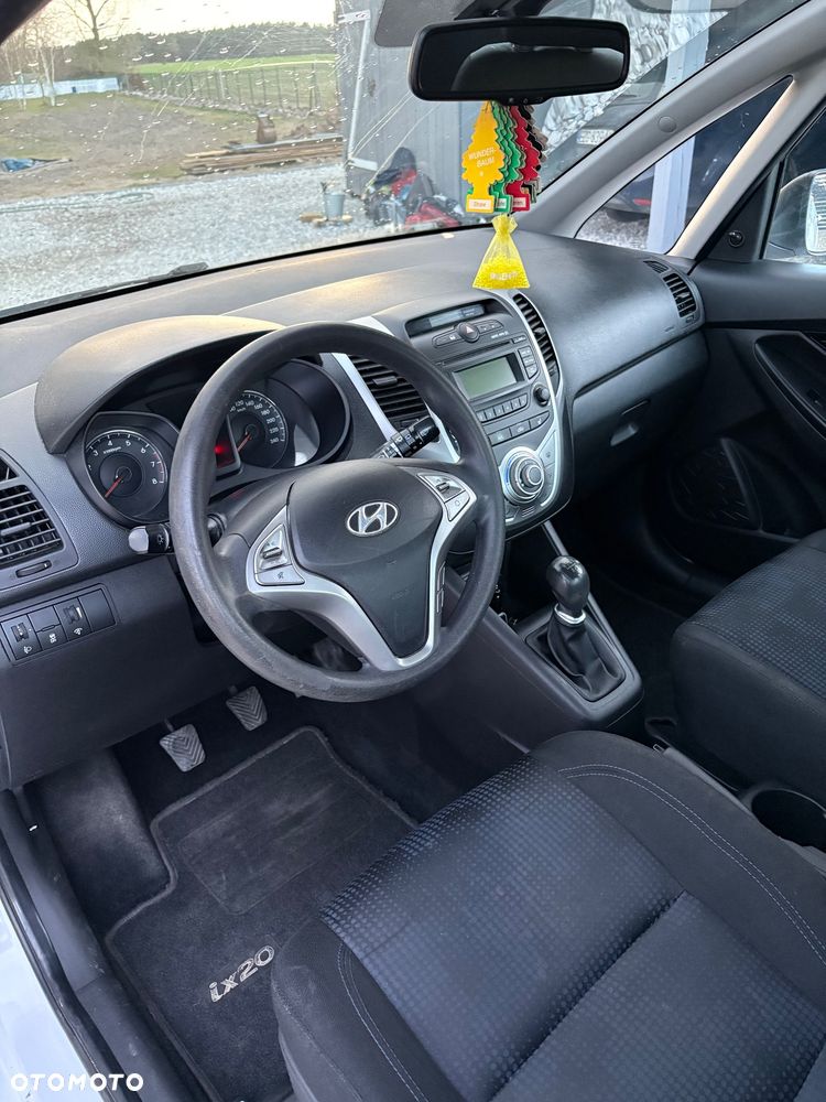 Hyundai ix20 - 12