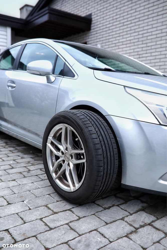 Toyota Avensis 2.0 D-4D - 10
