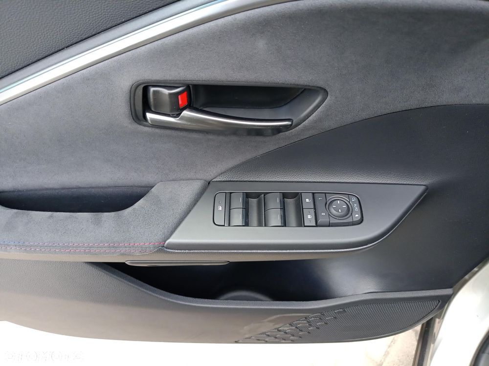 Toyota C-HR - 11