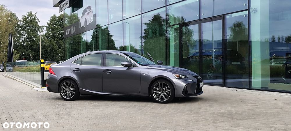 Lexus IS 200t / 300 F Sport - 1