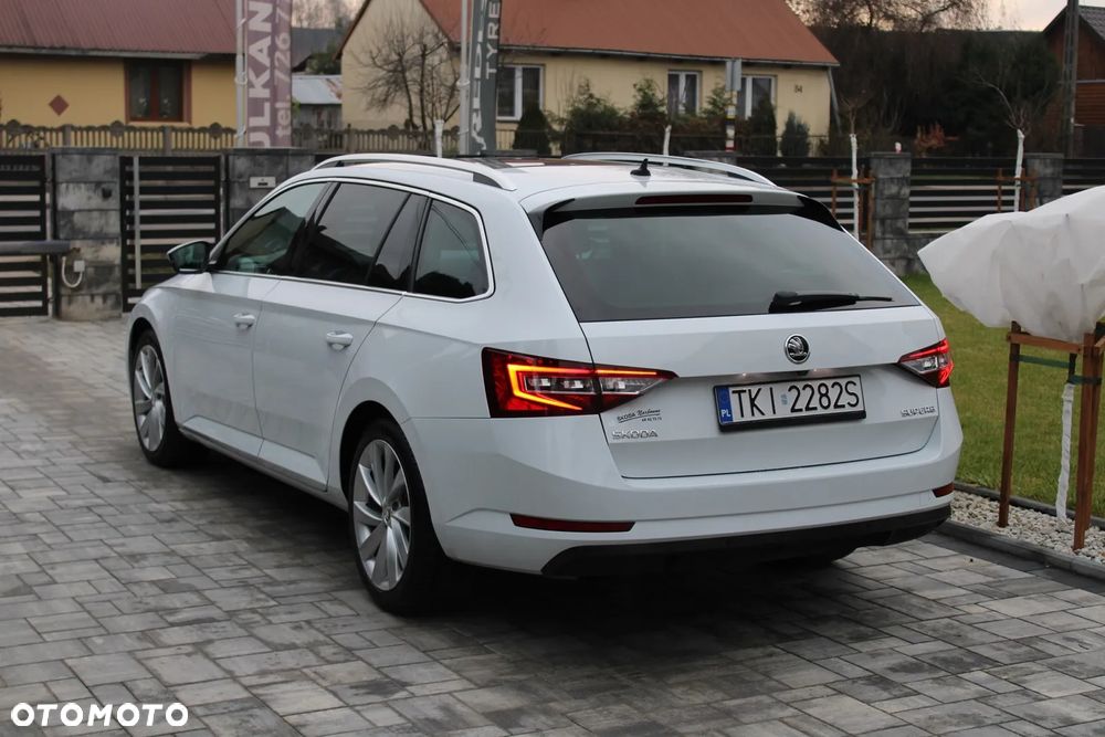 Skoda Superb 2.0 TDI Premium Edition - 17