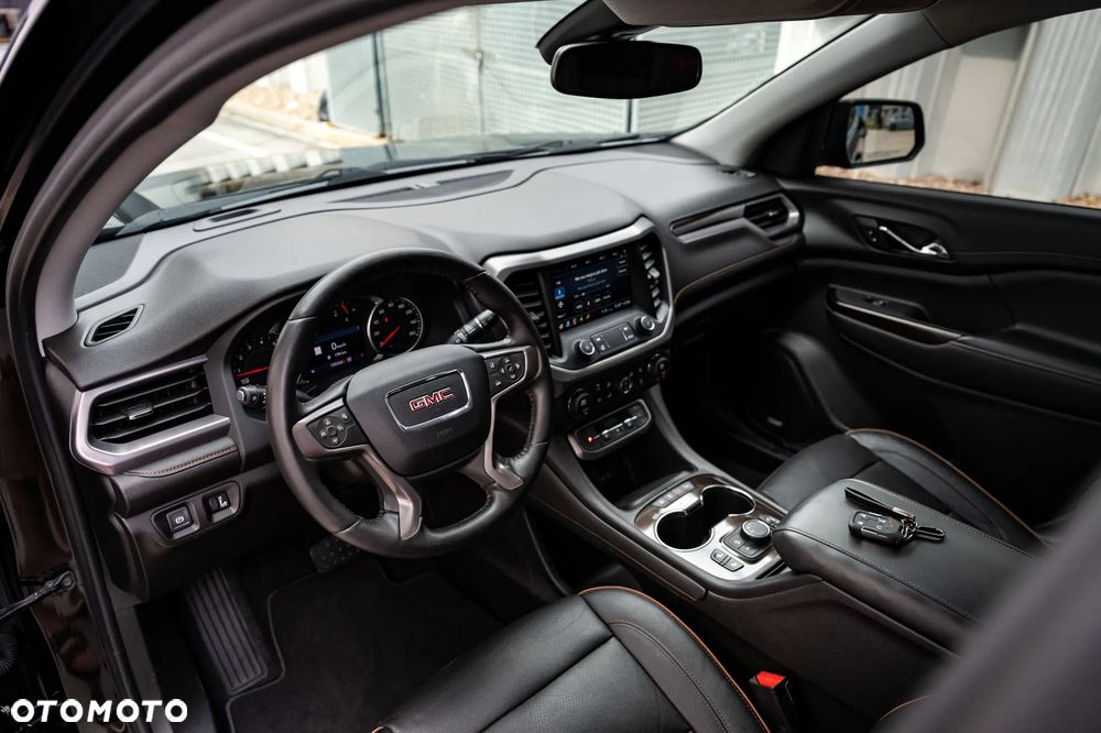 GMC Acadia - 11