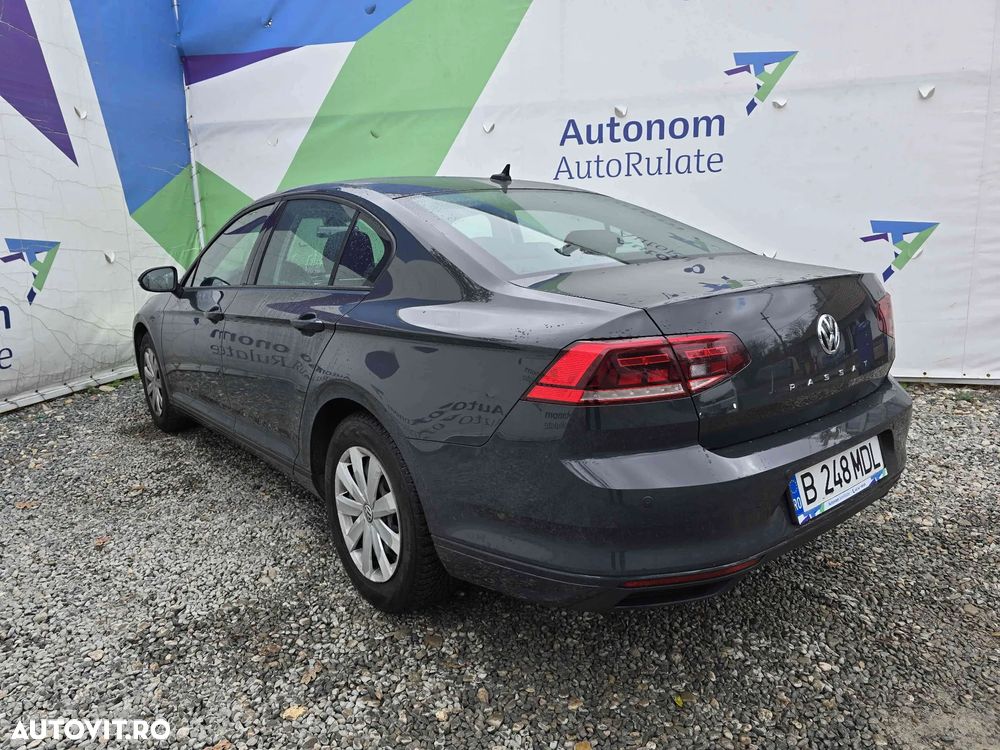 Volkswagen Passat - 4