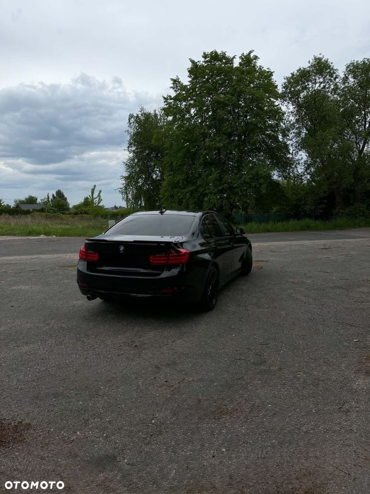 BMW Seria 3 320d Sport Line - 5