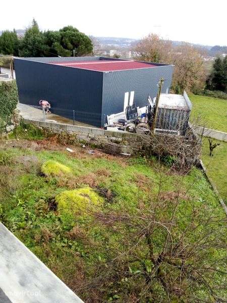 Moradia com terreno urbano, com excelentes acessibilidades - Grande imagem: 3/12