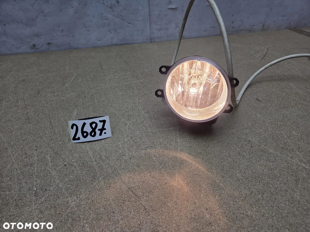 Toyota Yaris, auris, Avensis, Aygo X,Corolla halogen prawy 81210-02110 - 2