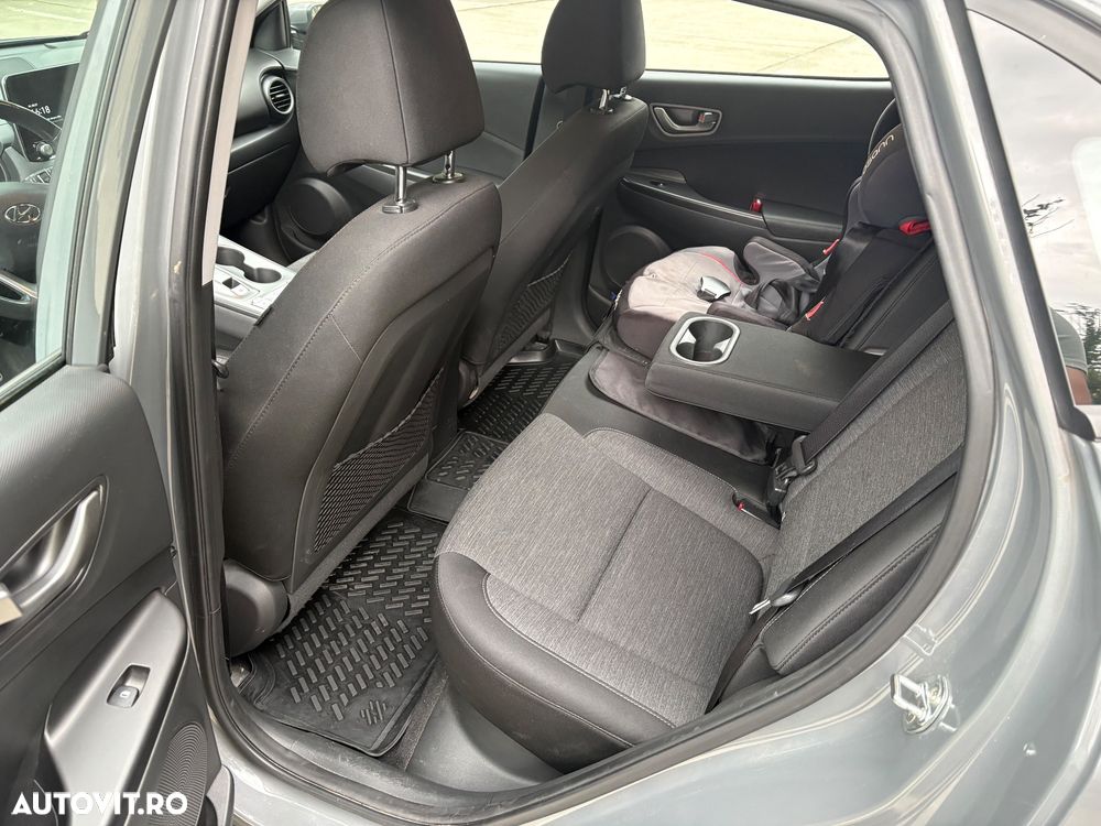 Hyundai KONA - 10