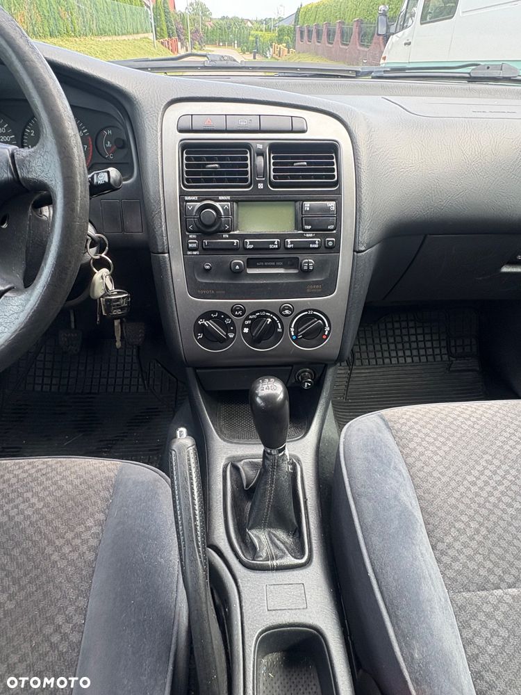 Toyota Avensis - 17