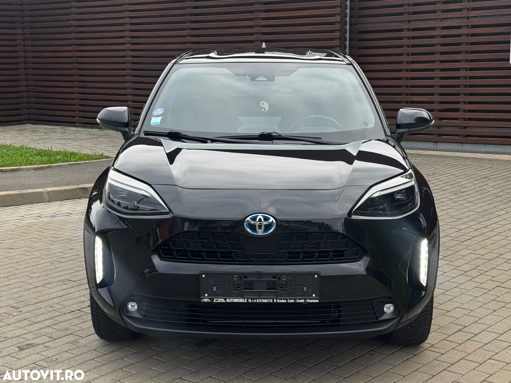 Toyota Yaris Cross 1.5 VVT-i HSD 4x4 Exclusive Elegant - 2