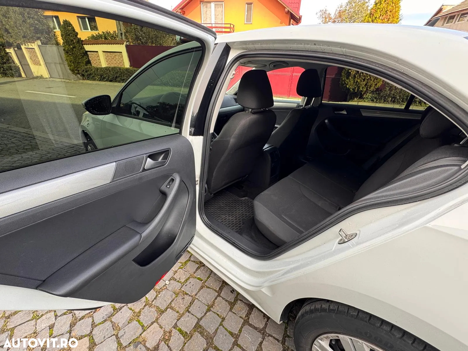 Volkswagen Jetta 2.0 TDI Trendline - 6