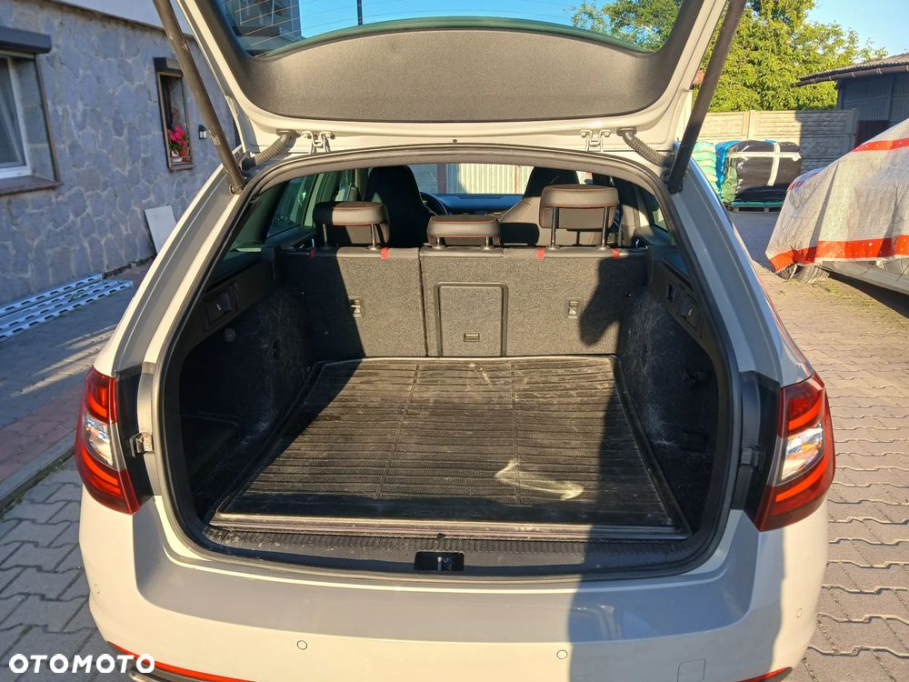 Skoda Octavia 2.0 TDI 4x4 DSG RS - 10