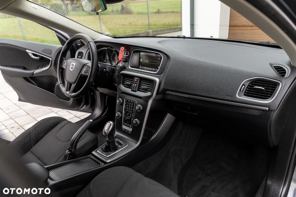 Volvo V40 Cross Country - 25