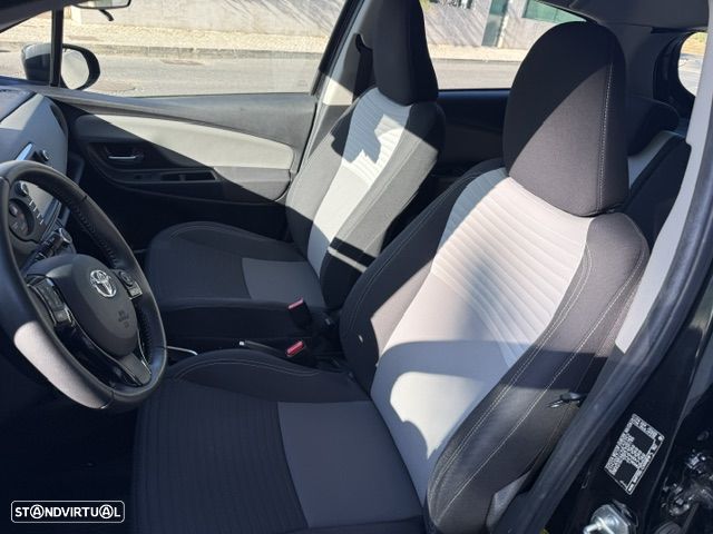 Toyota Yaris 1.5 HSD Comfort +P.Style+P.Techno - 10
