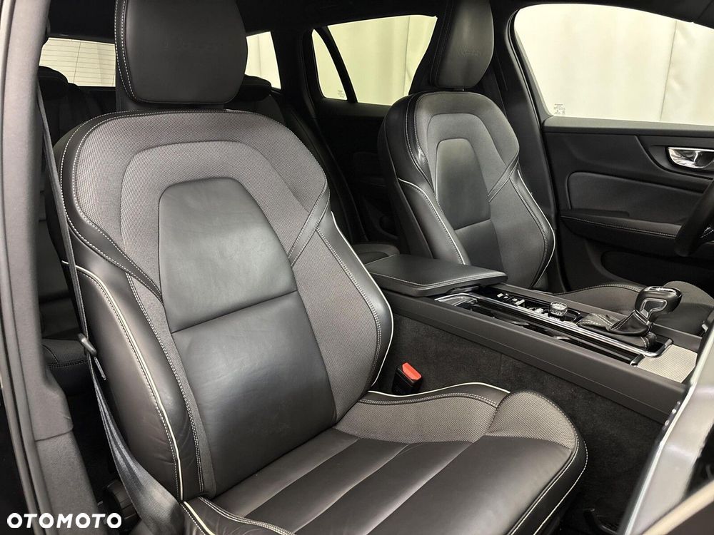 Volvo V60 D4 R-Design - 20