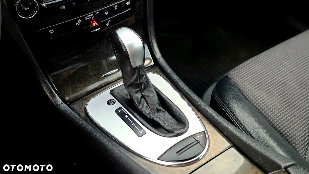 Mercedes-Benz Klasa E 320 CDI Elegance DPF - 17