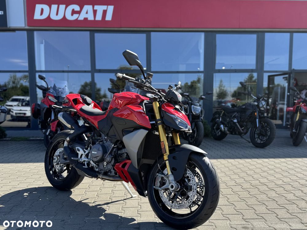 Ducati Streetfighter V2 - 1