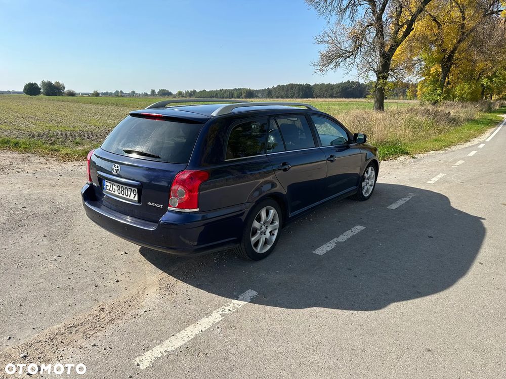 Toyota Avensis - 10
