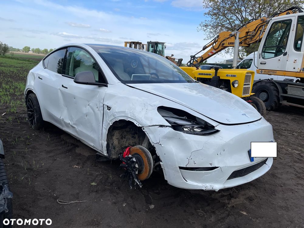 Tesla Model Y Long Range Dual Motor AWD - 6