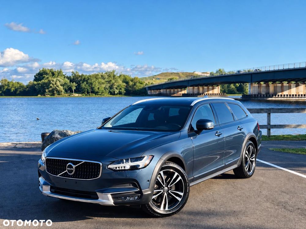 Volvo V90 Cross Country - 1