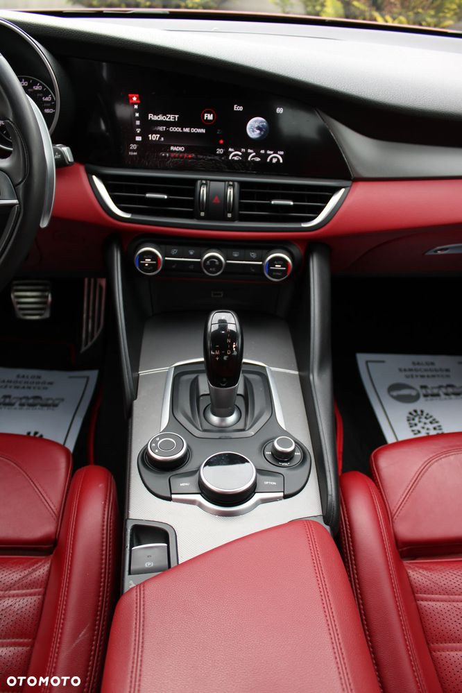 Alfa Romeo Giulia 2.0 Turbo 16V AT8-Q4 Veloce Ti - 26